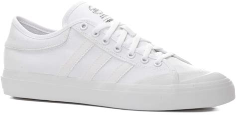 witte pet adidas|white Adidas sneakers.